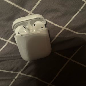 AirPods used but clean I’ll take any offer above 40$